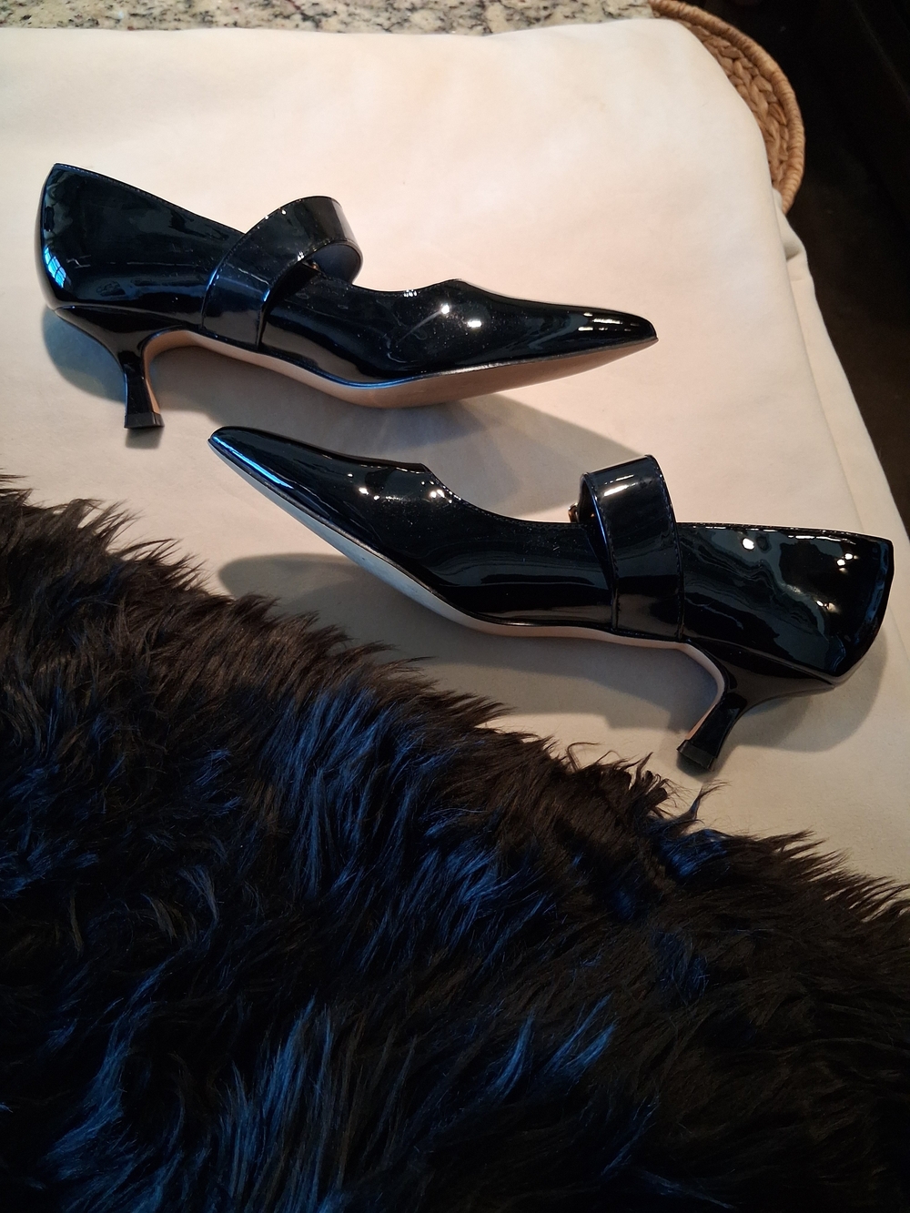 Coutgo Black Patent Mary Jane Kitten Heel Pumps - Picture 4 of 7
